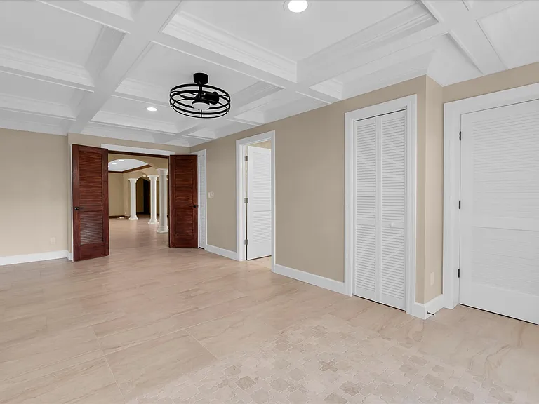 5810 Bahama Shores Dr S — Photo 28
