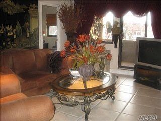 2nd image of 185 Park Ave