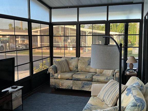 4th image of 99 Sunrise Ave #99