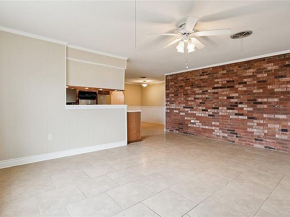 4th image of 2629 Gen Collins Ave
