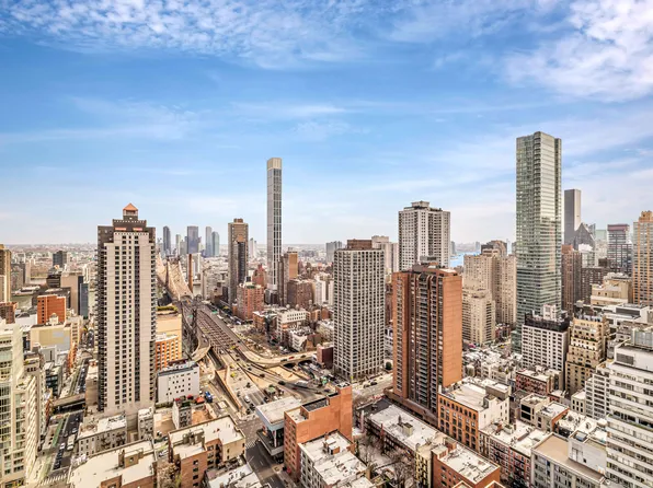 200 East 61st Street image 10 of 11