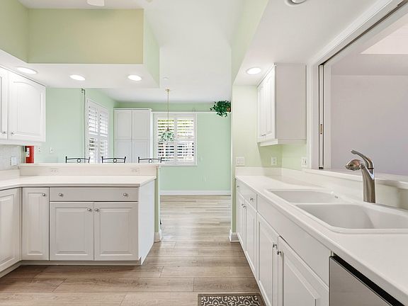 4th image of 4775 S Harbor Drive #201