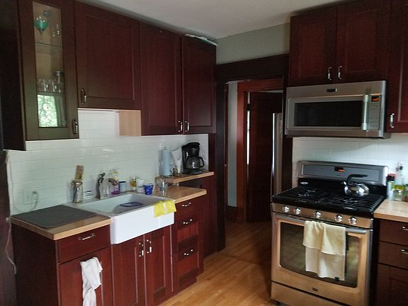 4th image of 733 Charles Ave