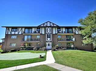 11012 S Theresa Cir APT 2D, Palos Hills, IL 60465