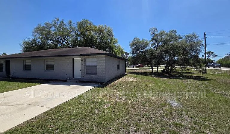 110 Stephenson Ave — Photo 2