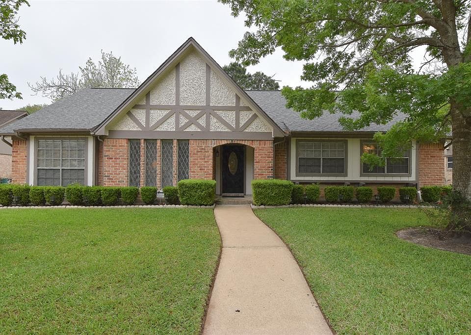 1st image of 15850 Seven Springs Dr