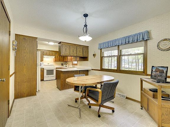4th image of 1947 Mankato Cir NE