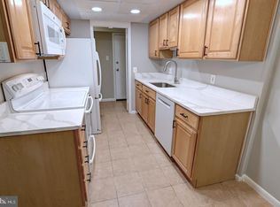 11658 Stoneview Sq APT 2B, Reston, VA 20191