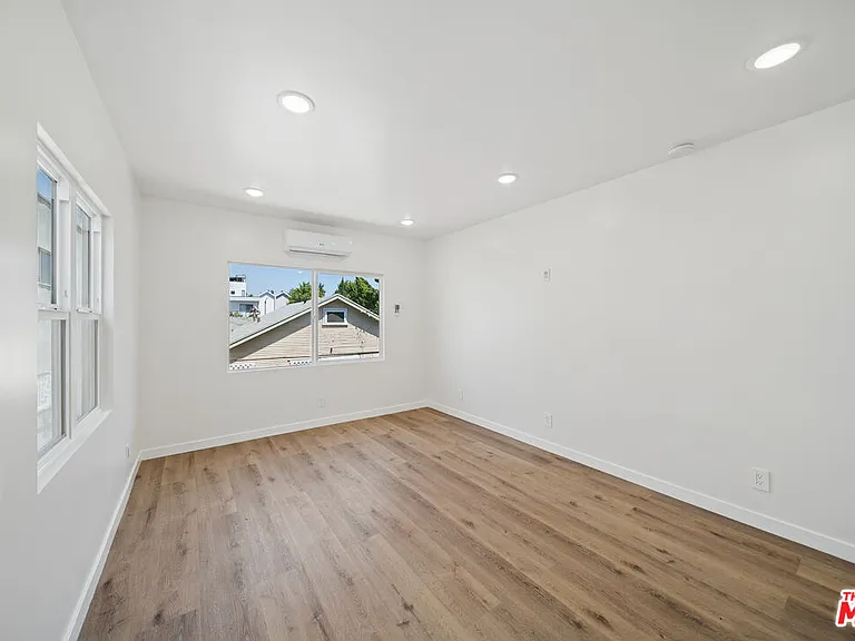 1029 N Gardner St — Photo 2