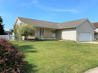 1105 Edgeview Dr, Mahomet, IL