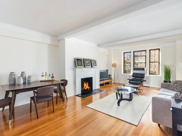 302 West 12th Street image 1 of 7