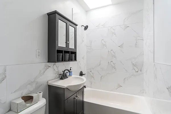 Rented by ERNY LLC | media 44