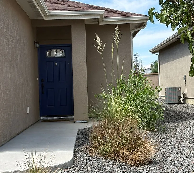 585 Ravenna Ct