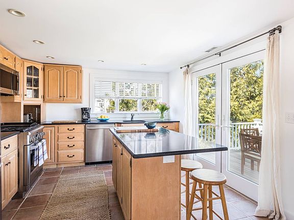 4th image of 37 Walnut St #2