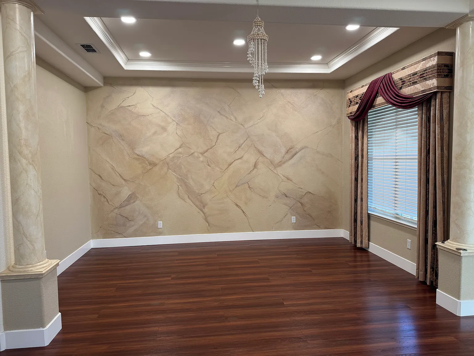 832 Duncan Way — Photo 2
