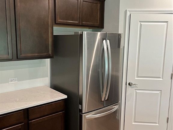 5th image of 609 Longleaf Dr