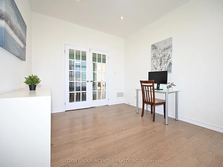 23 Beatrice Dr — Photo 5