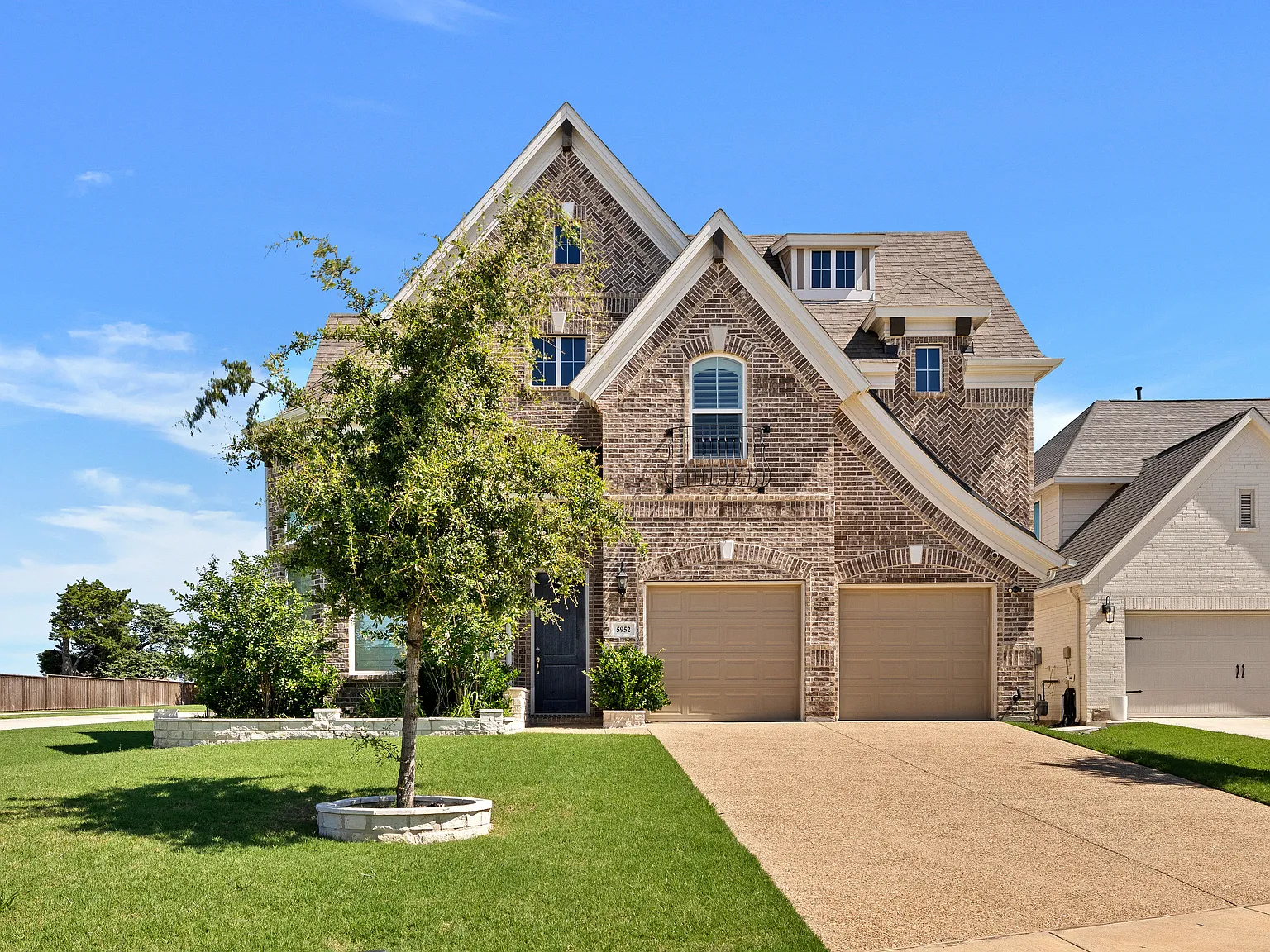 5 bed, 3352 sqft, $4,000 — Photo 2