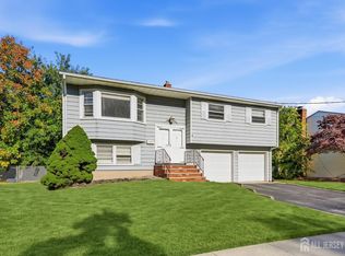 75 Tammy Pl, Iselin, NJ 08830