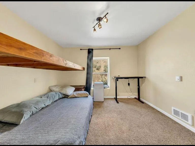 12233 Hilltop Dr — Photo 5
