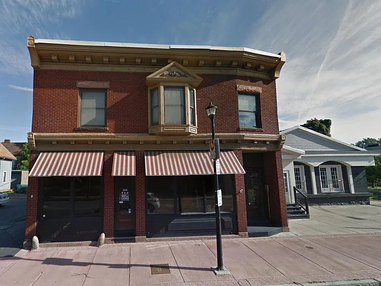 664 University Ave #4 — Photo 1