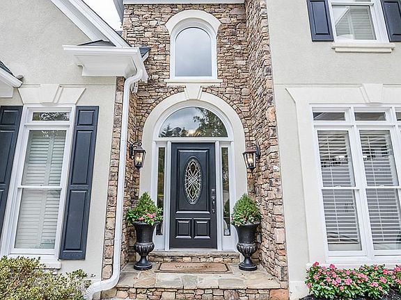 3rd image of 223 Lindsey Pl NE