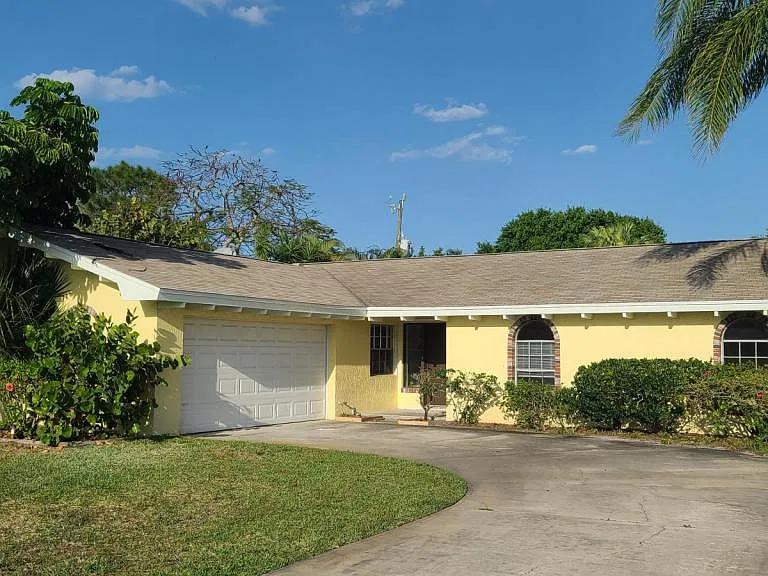 231 Shore Ln — Photo 1