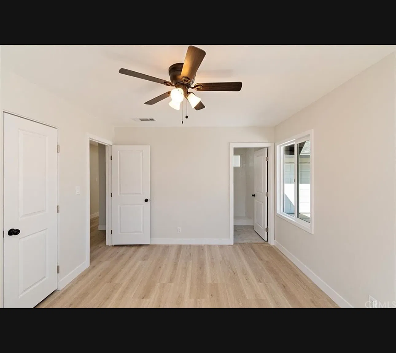 2423 Lennox St — Photo 3