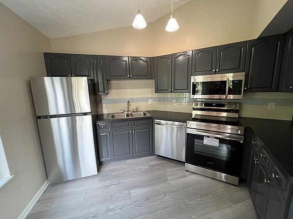 5th image of 355 Village Pointe Dr APT C
