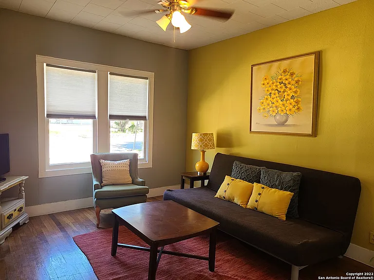 324 E French Pl — Photo 2