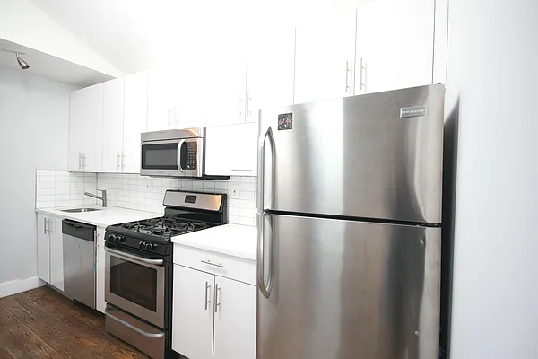 Rented by Makover Group Inc | media 8