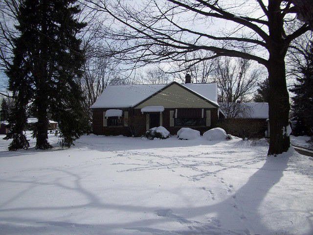 2nd image of 226 Mapleview Dr