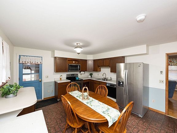 5th image of 411 Dennison Dr