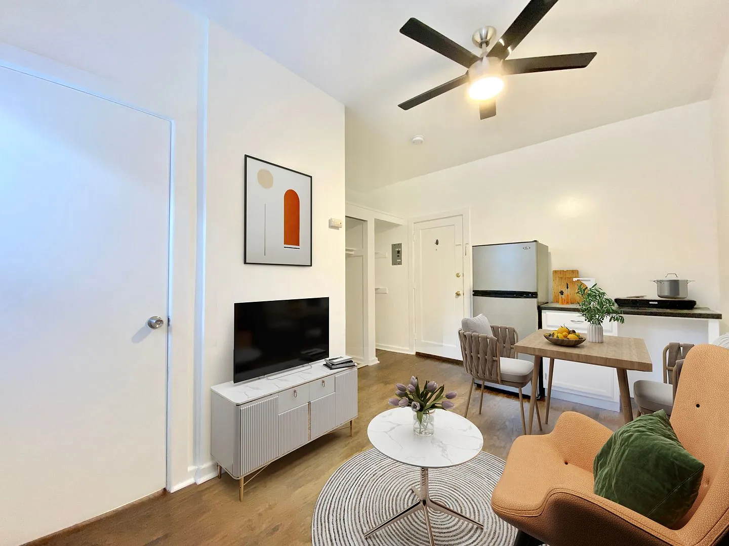 Gem Glendale — Photo 1