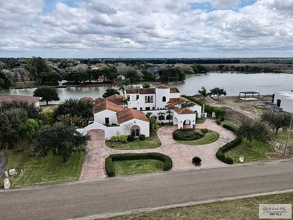 3rd image of 203 Resaca Bnd