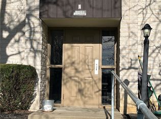 8481 N Akins Rd APT 102, North Royalton, OH 44133