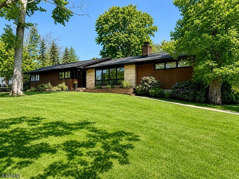 1st image of 5 Oak Lane
