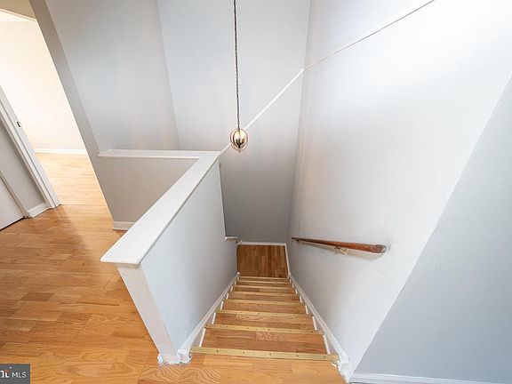 4th image of 1310 Meadowview Ln #1310