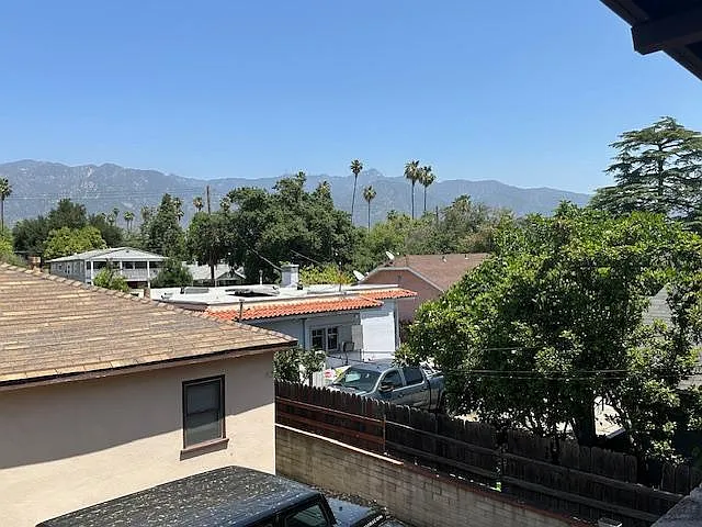 1098 E Orange Grove Blvd — Photo 15