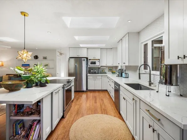 233 Kahiko St, Paia, HI 96779