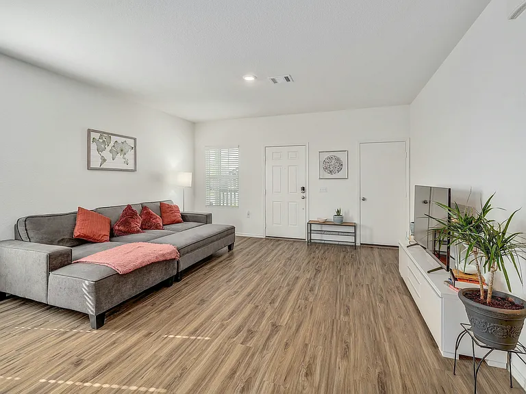 2504 Forgetmenot Ln — Photo 3