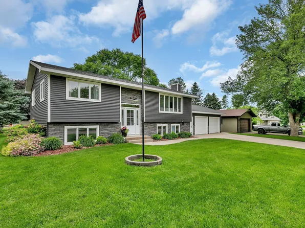 915 4th St NW, Clara City, MN 56222