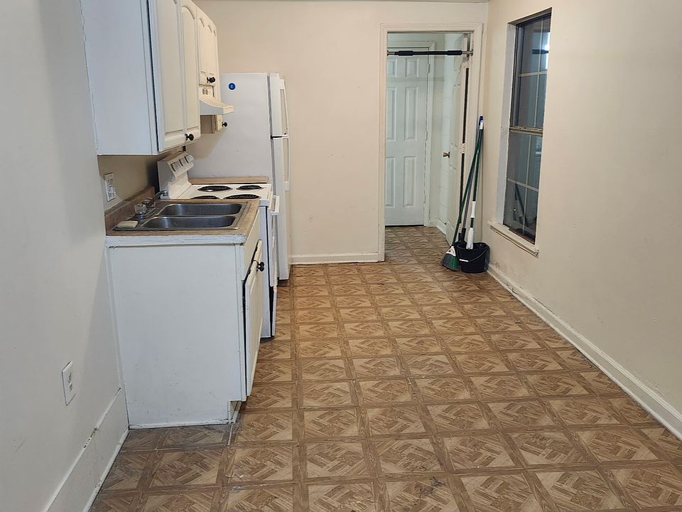 2nd image of 1619 Laharpe St #7