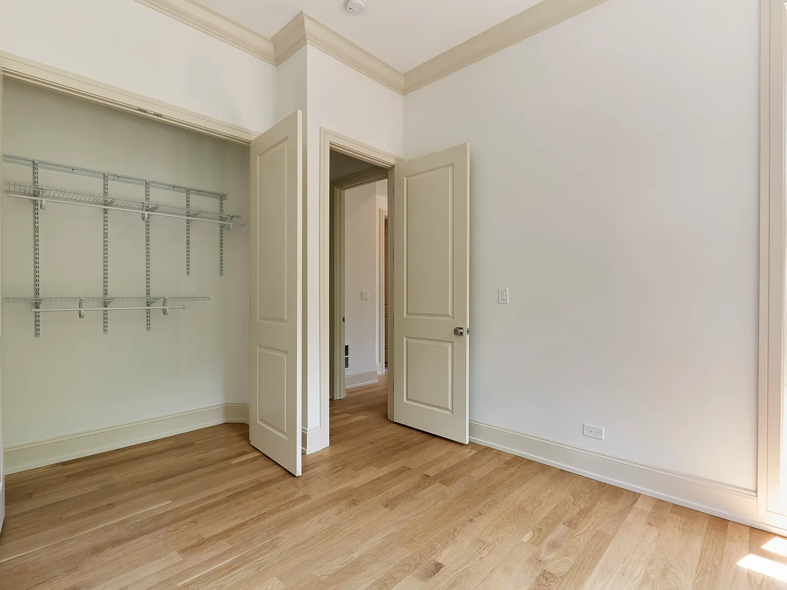 3 bed, 1200 sqft, $5,150 — Photo 3