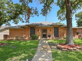 1812 Green Ridge Dr, Carrollton, TX 75007