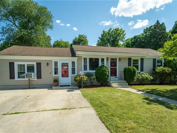 13 Flynn Ter, West Warwick, RI 02893