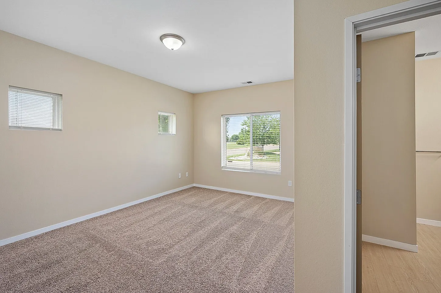 Mallview Apartments — Photo 4