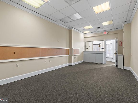 4th image of 28 E 25th St