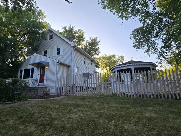 824 E 11th St, Duluth, MN 55805