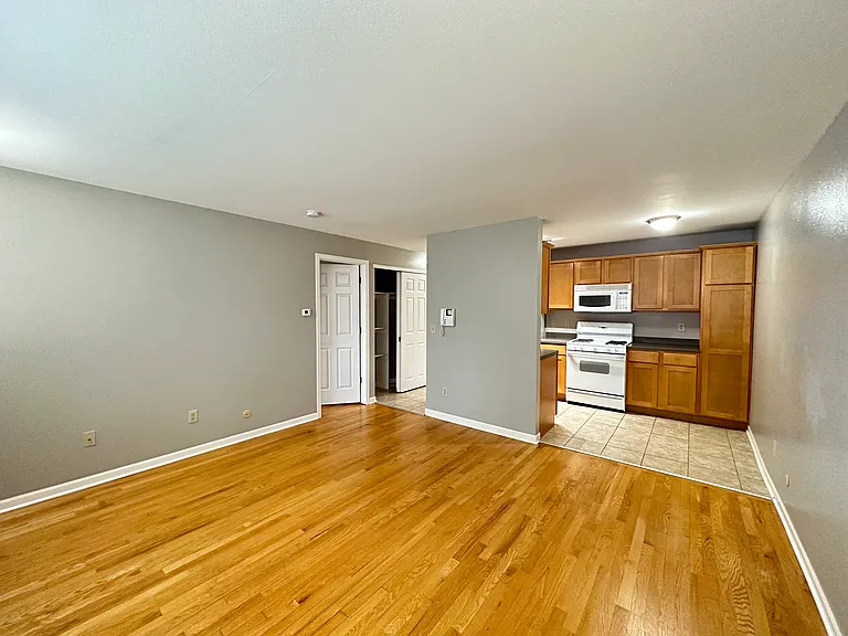1855 N Cambridge — Photo 10